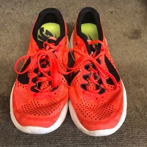 Women’s Nike shoes. Size 9. Lunaracer 4. Too big for me when running.